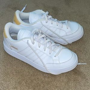 Adidas Women’s Grand Court SE Sneaker Size 6.5